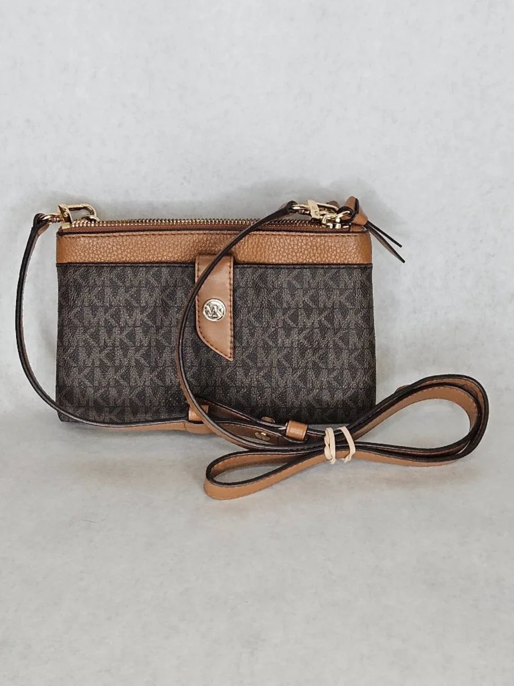 Michael Kors MK Monogram Double Zip Crossbody Clutch Purse Handbag